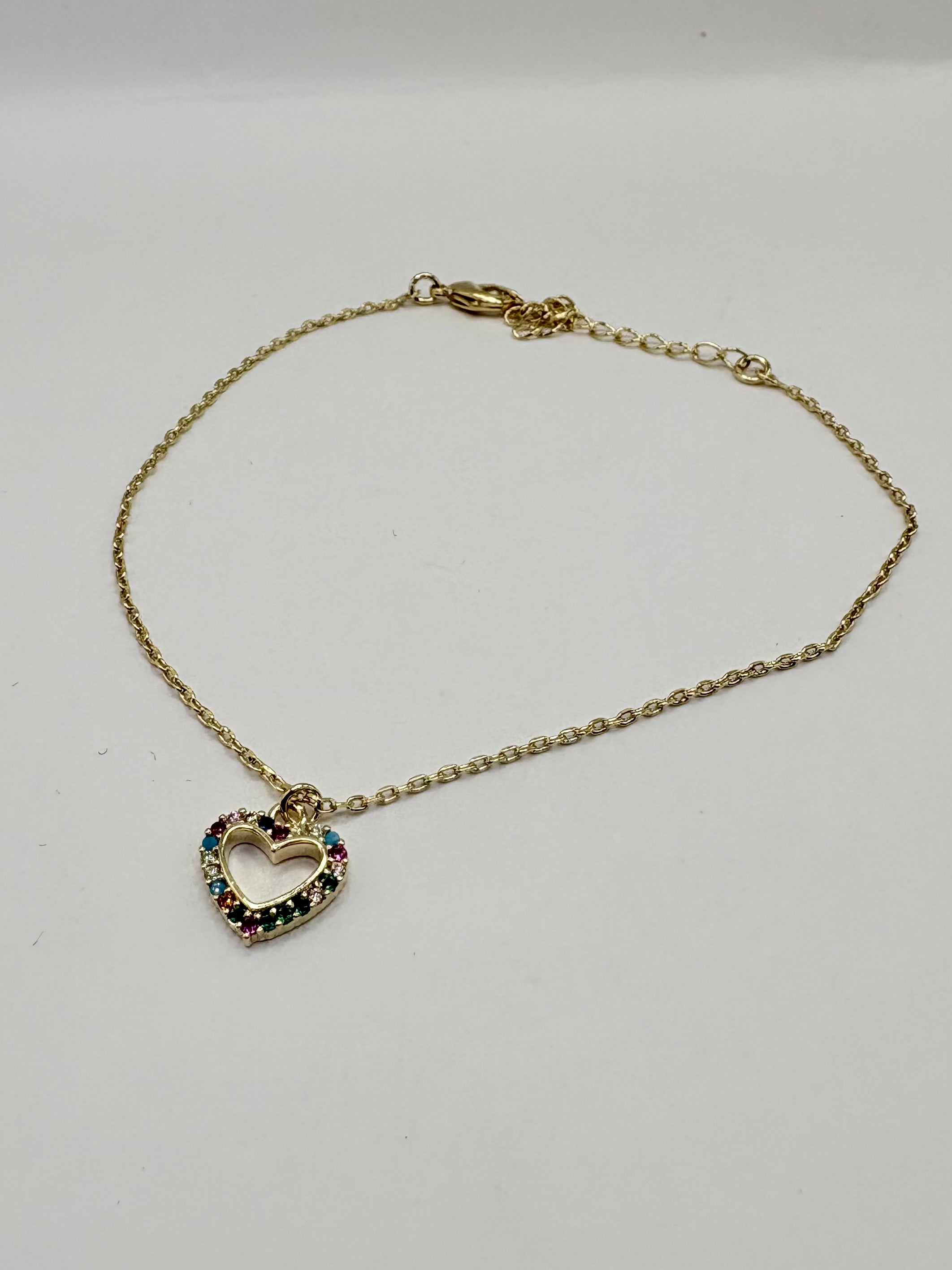 Pulsera corazón calado con incrustaciones multicolor